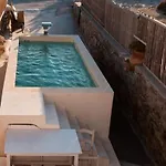Дом отдыха Huge Mykonos. Ideal For 8-12 Guests