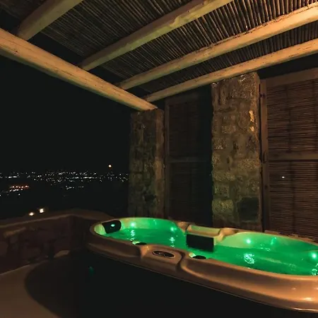 Huge Mykonos. Ideal For 8-12 Guests Сasa de vacaciones *