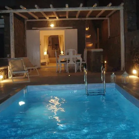 Huge Mykonos. Ideal For 8-12 Guests Сasa de vacaciones